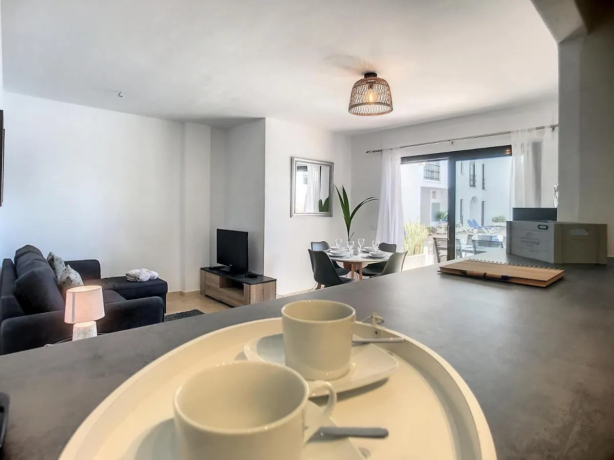 Duquesa Superb Seafront Apartment Marina Real 305 مانيلفا