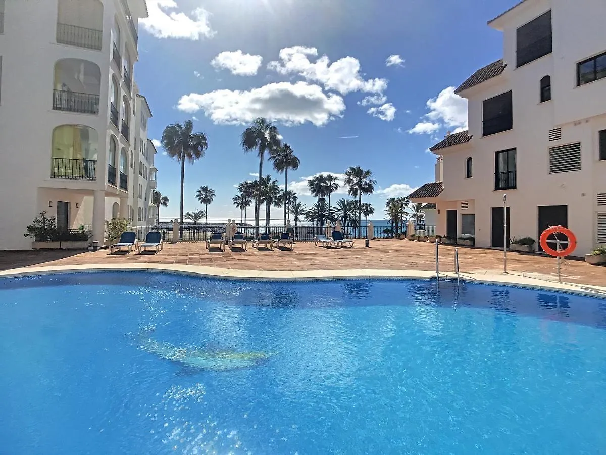 Duquesa Superb Seafront Apartment Marina Real 305 مانيلفا